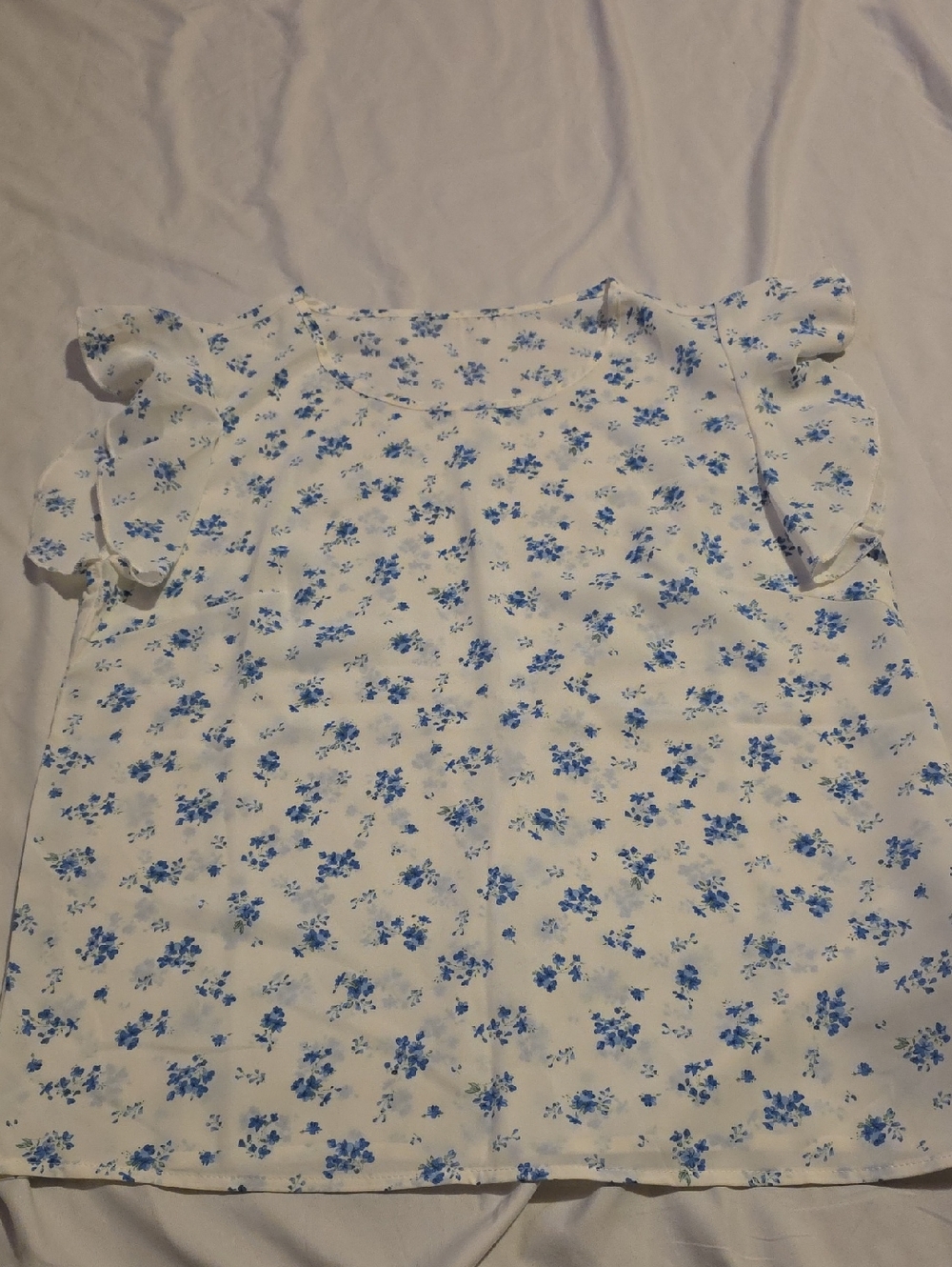 💥5 For $20 White & Blue Floral Ruffle Sleeve Top - Picture 4 of 9